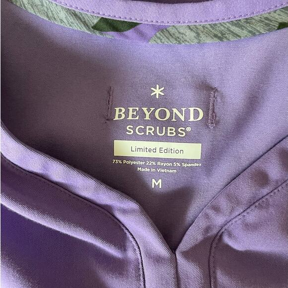 Beyond‎ Scrubs Women Top M Purple Medical Uniform Nurse Workwear Dental Casual - Picture 2 of 9